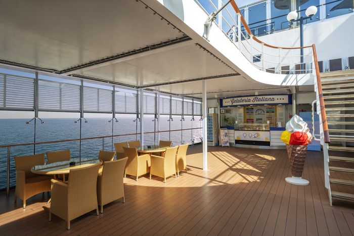 Restaurants, Bars & Cafés on MSC Lirica